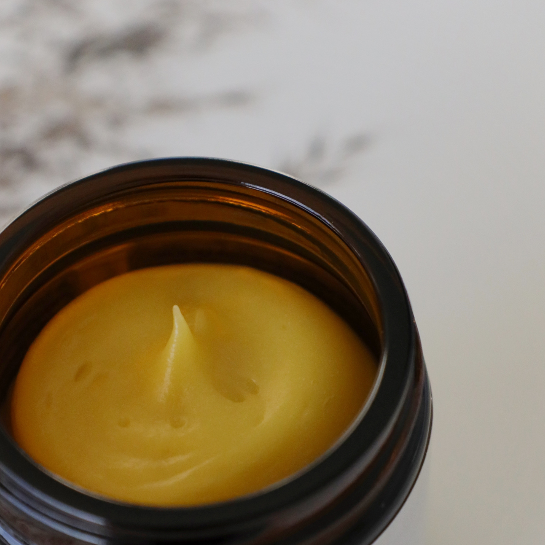 100% ekologisk arnica balm som hjälper trötta muskler att återvitaliseras