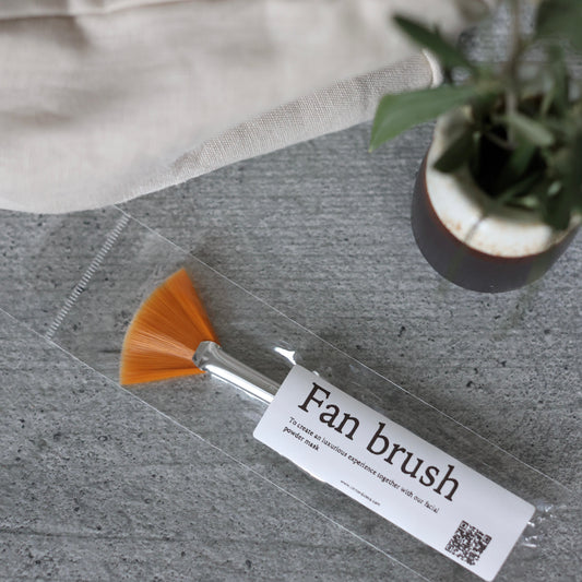 Fan brush